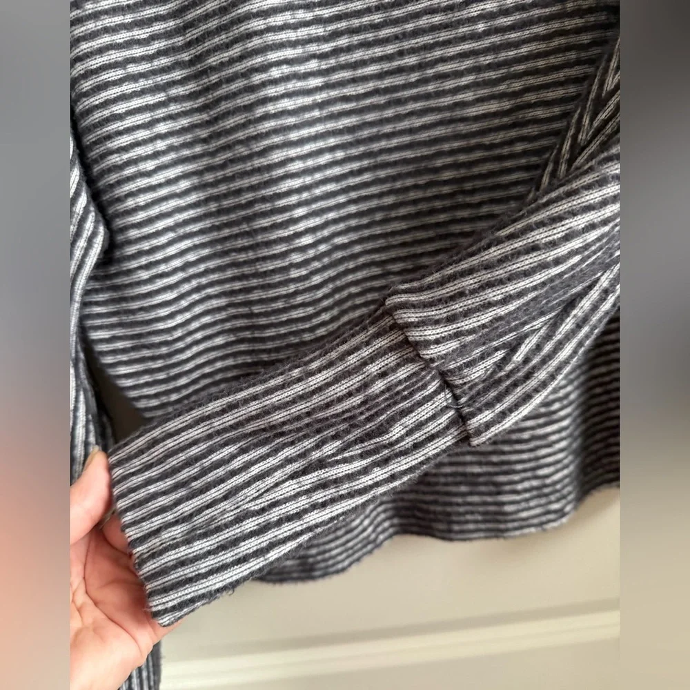 Out From Under Urban Outfitters Women’s Sweater - Size S - Picture 5 of 8